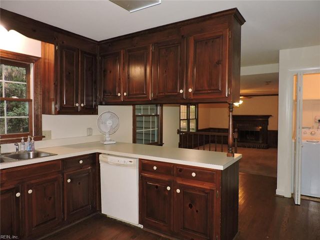 215 Old Cart RD, Williamsburg, VA 23188