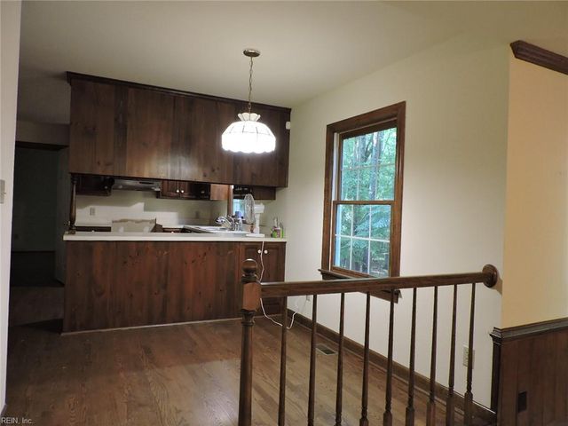 215 Old Cart RD, Williamsburg, VA 23188