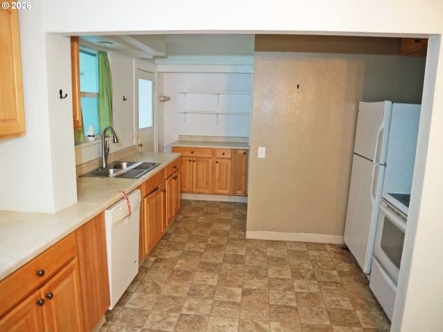 1936 Se 139TH Ave, Portland, OR 97233