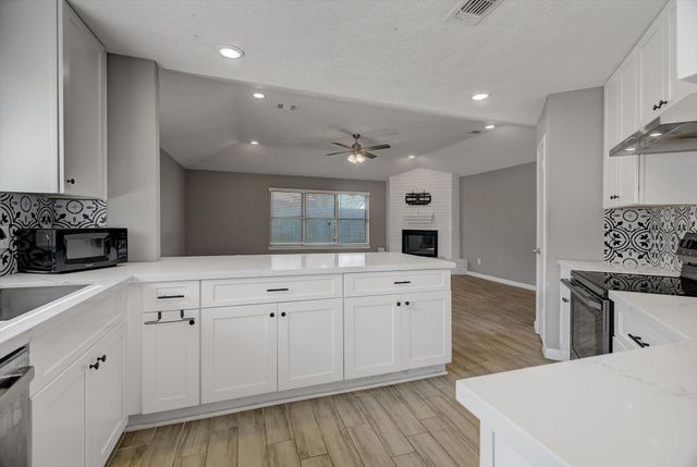 10006 Barmont Drive, La Porte, TX 77571