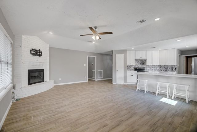 10006 Barmont Drive, La Porte, TX 77571