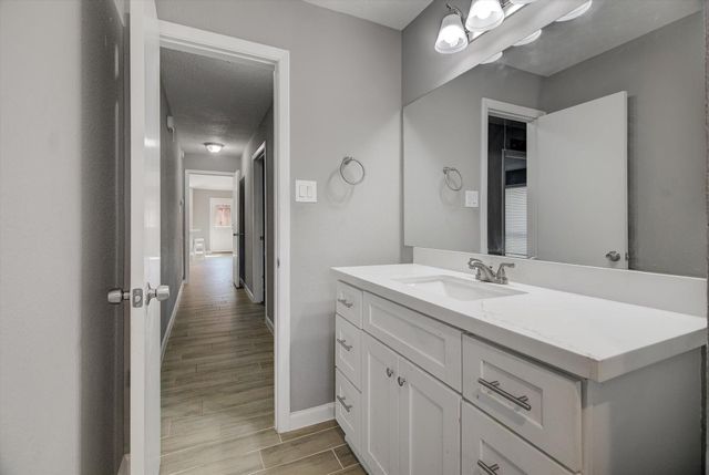 10006 Barmont Drive, La Porte, TX 77571