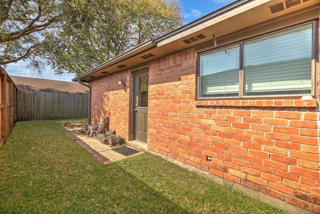 10006 Barmont Drive, La Porte, TX 77571