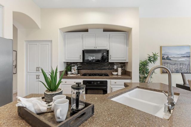 2876 Woodleigh Ln, Cameron Park, CA 95682