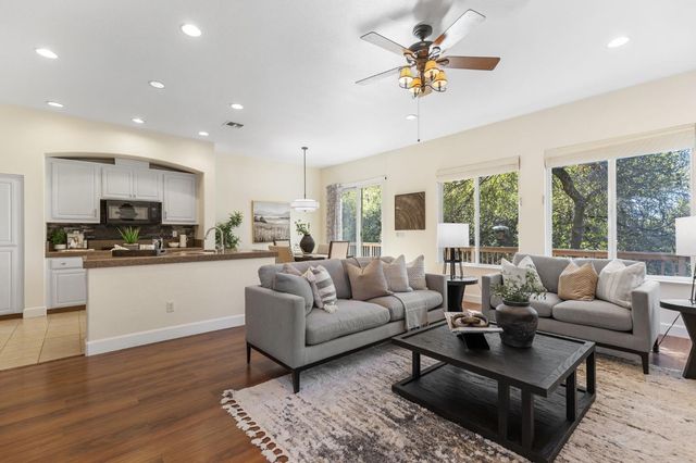 2876 Woodleigh Ln, Cameron Park, CA 95682