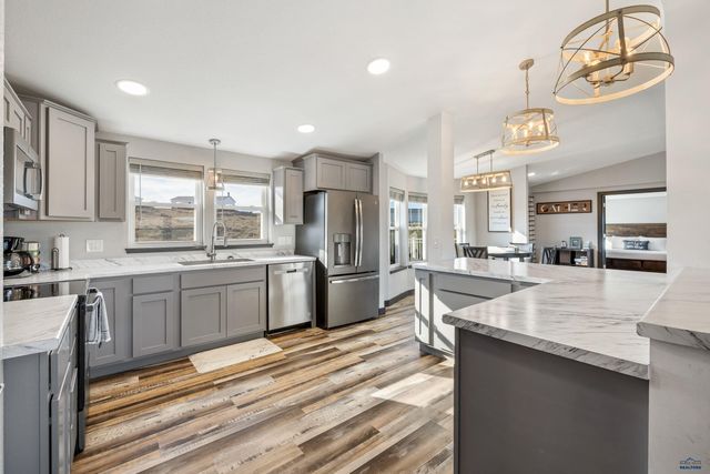 13376 WATERVIEW RD, Hot Springs, SD 57747