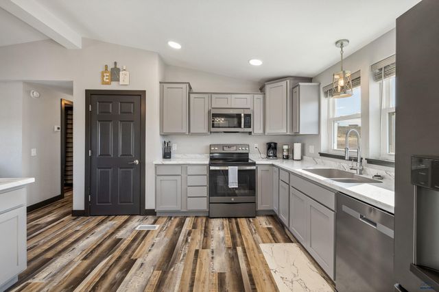 13376 WATERVIEW RD, Hot Springs, SD 57747