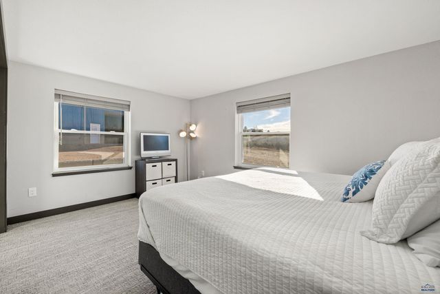 13376 WATERVIEW RD, Hot Springs, SD 57747