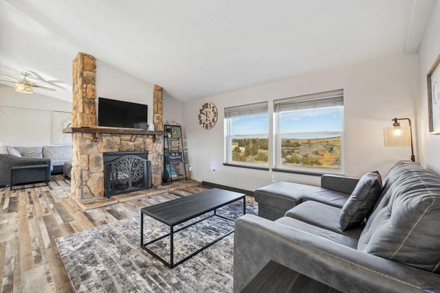 13376 WATERVIEW RD, Hot Springs, SD 57747