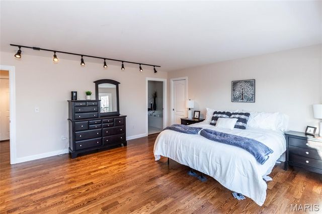 1010 Winter Lake Drive, Fenton, MO 63026