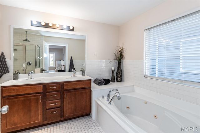 1010 Winter Lake Drive, Fenton, MO 63026