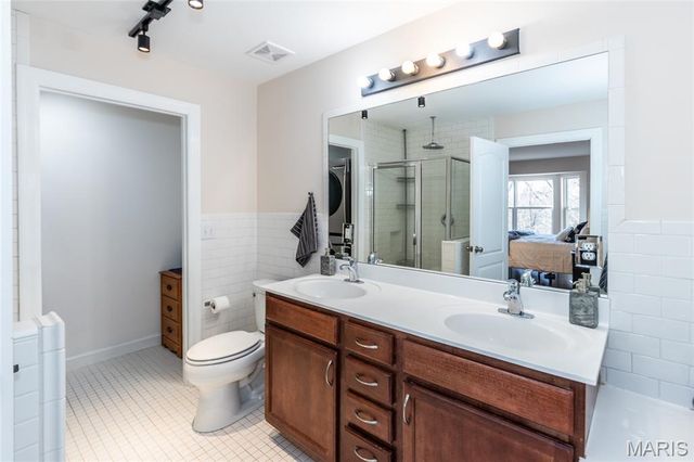 1010 Winter Lake Drive, Fenton, MO 63026