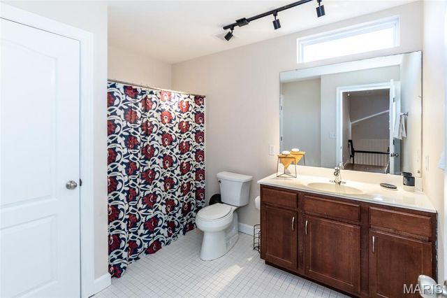 1010 Winter Lake Drive, Fenton, MO 63026