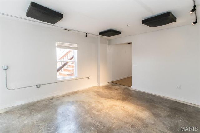 1010 Winter Lake Drive, Fenton, MO 63026