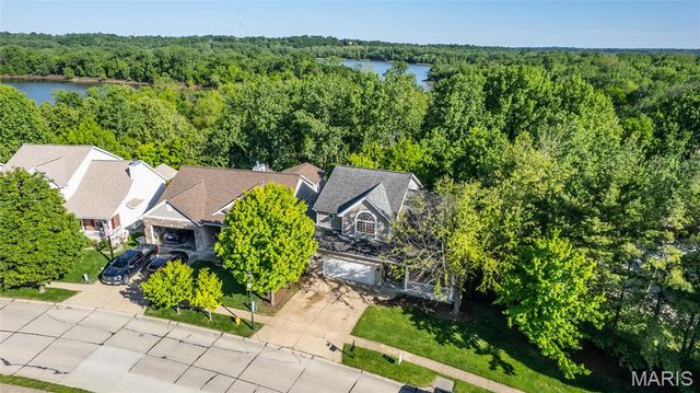 1010 Winter Lake Drive, Fenton, MO 63026