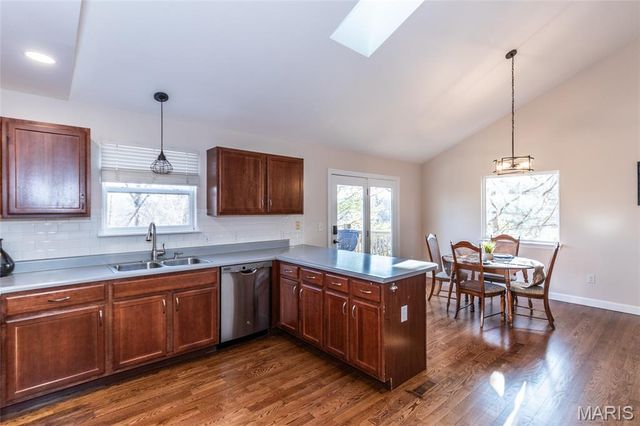 1010 Winter Lake Drive, Fenton, MO 63026