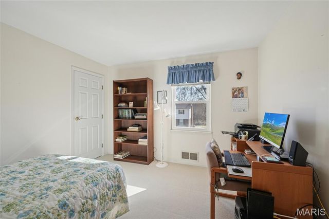 1529 Woodroyal East Drive, Chesterfield, MO 63017