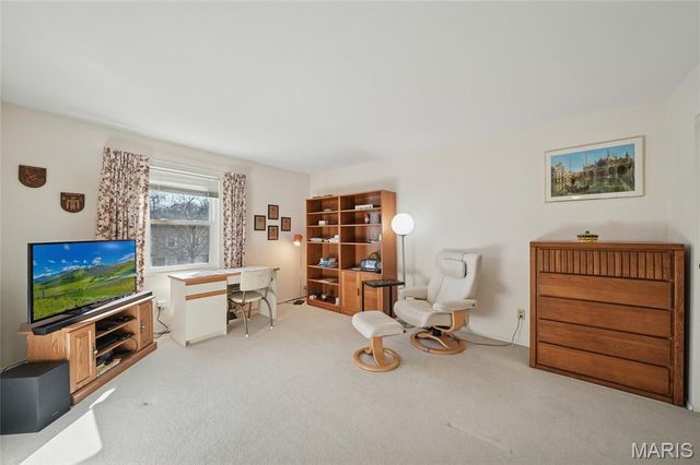 1529 Woodroyal East Drive, Chesterfield, MO 63017