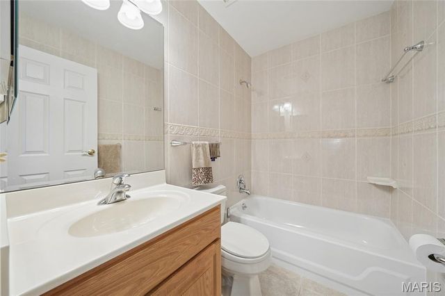 1529 Woodroyal East Drive, Chesterfield, MO 63017