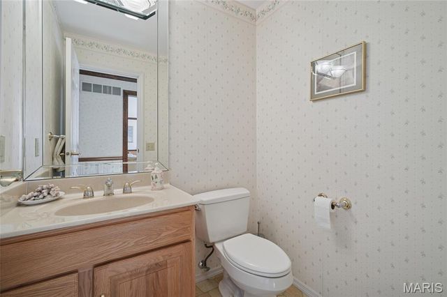 1529 Woodroyal East Drive, Chesterfield, MO 63017