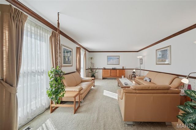 1529 Woodroyal East Drive, Chesterfield, MO 63017