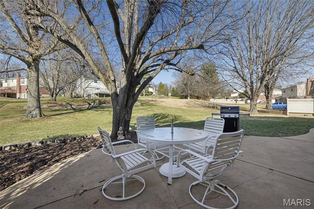 1529 Woodroyal East Drive, Chesterfield, MO 63017