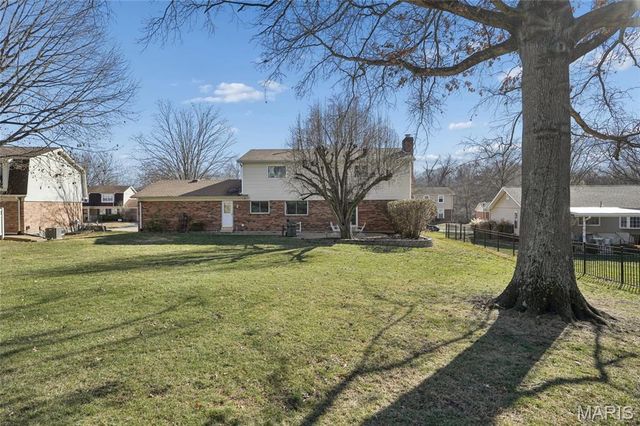 1529 Woodroyal East Drive, Chesterfield, MO 63017
