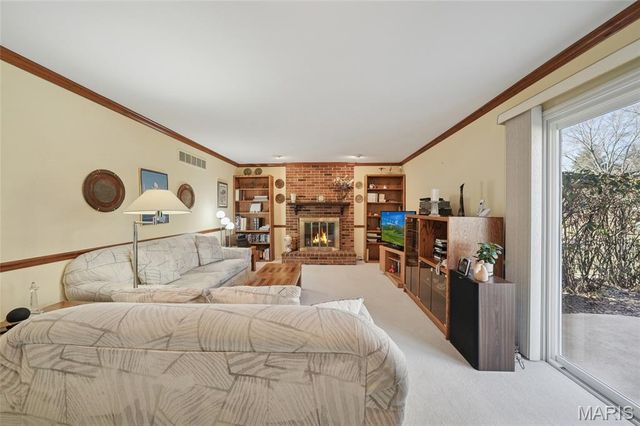 1529 Woodroyal East Drive, Chesterfield, MO 63017