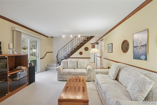 1529 Woodroyal East Drive, Chesterfield, MO 63017