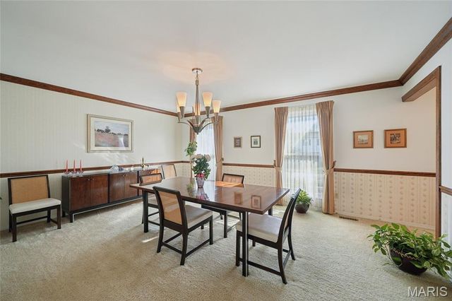 1529 Woodroyal East Drive, Chesterfield, MO 63017