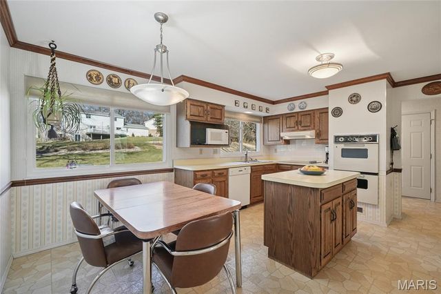 1529 Woodroyal East Drive, Chesterfield, MO 63017