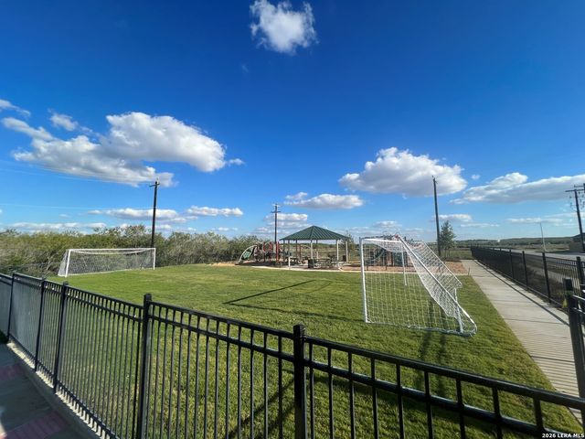 9527 Crestway Road, Converse, TX 78109