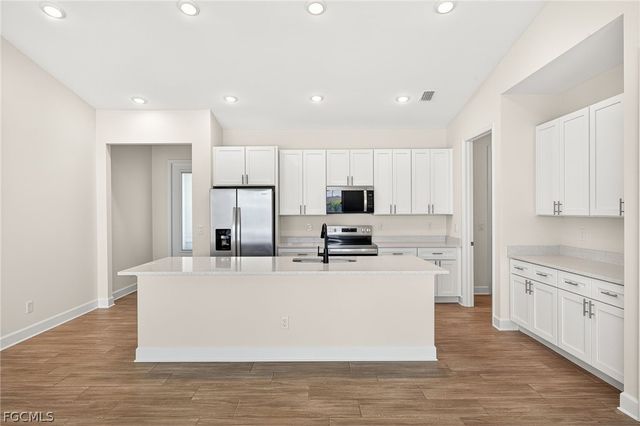 1140 SE 33rd ST, Cape Coral, FL 33904