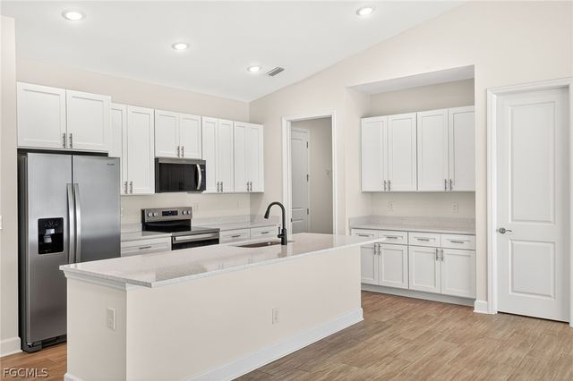 1140 SE 33rd ST, Cape Coral, FL 33904