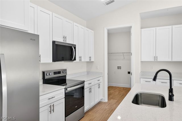 1140 SE 33rd ST, Cape Coral, FL 33904