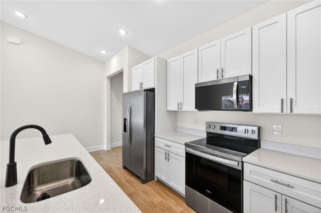 1140 SE 33rd ST, Cape Coral, FL 33904