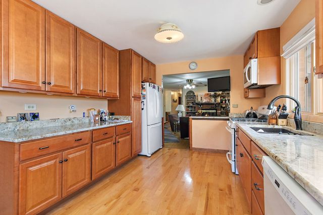 4917 Wayside Drive, Mchenry, IL 60051