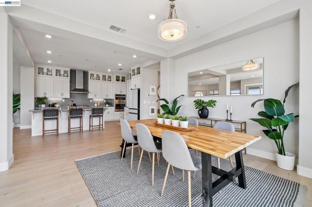 6767 SKYVIEW DRIVE, Oakland, CA 94605