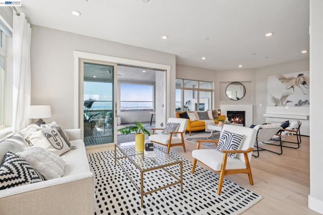 6767 SKYVIEW DRIVE, Oakland, CA 94605