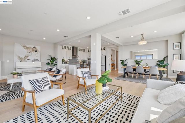 6767 SKYVIEW DRIVE, Oakland, CA 94605