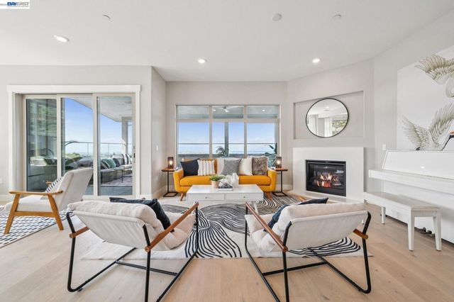 6767 SKYVIEW DRIVE, Oakland, CA 94605