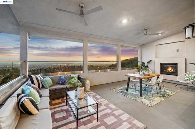6767 SKYVIEW DRIVE, Oakland, CA 94605