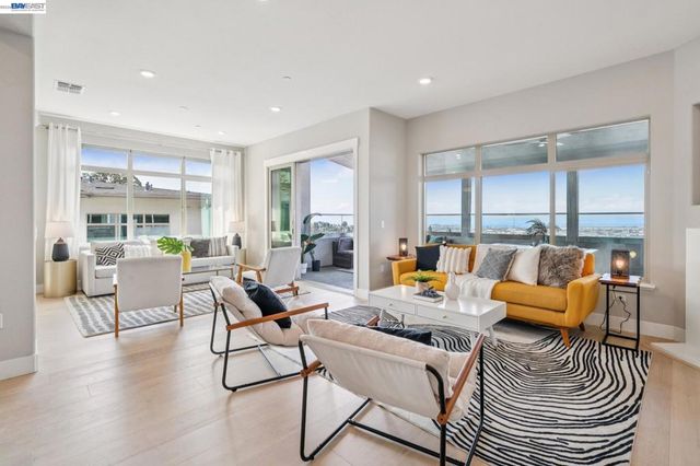 6767 SKYVIEW DRIVE, Oakland, CA 94605