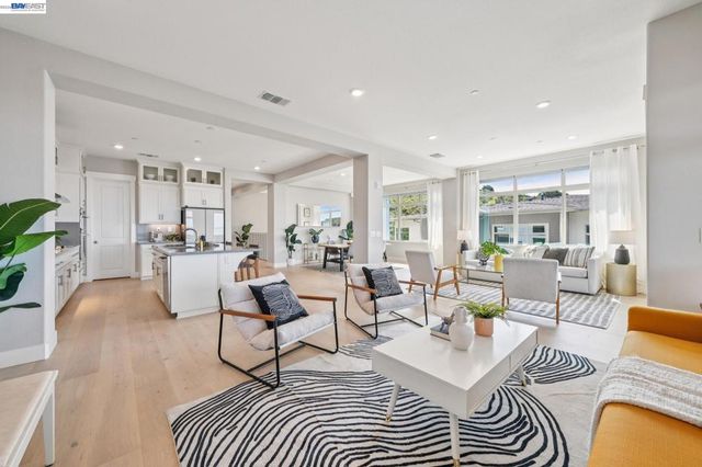 6767 SKYVIEW DRIVE, Oakland, CA 94605