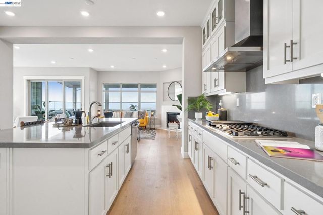 6767 SKYVIEW DRIVE, Oakland, CA 94605