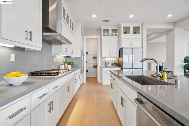 6767 SKYVIEW DRIVE, Oakland, CA 94605