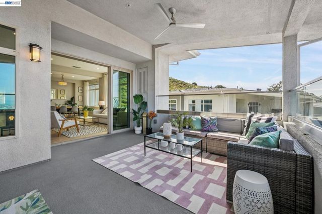 6767 SKYVIEW DRIVE, Oakland, CA 94605