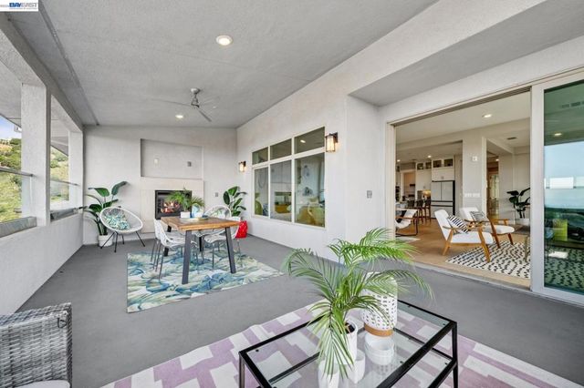 6767 SKYVIEW DRIVE, Oakland, CA 94605