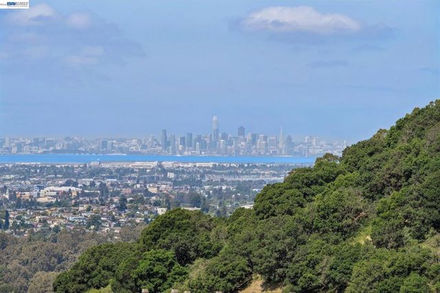 6767 SKYVIEW DRIVE, Oakland, CA 94605