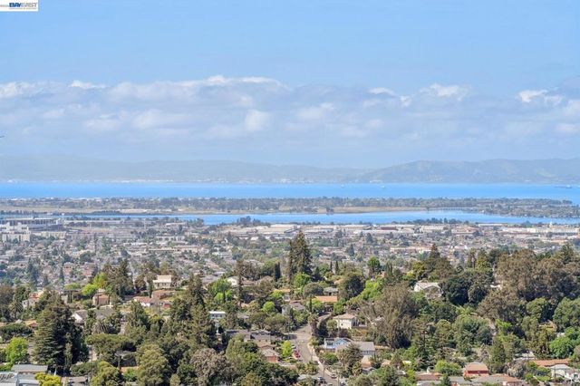 6767 SKYVIEW DRIVE, Oakland, CA 94605